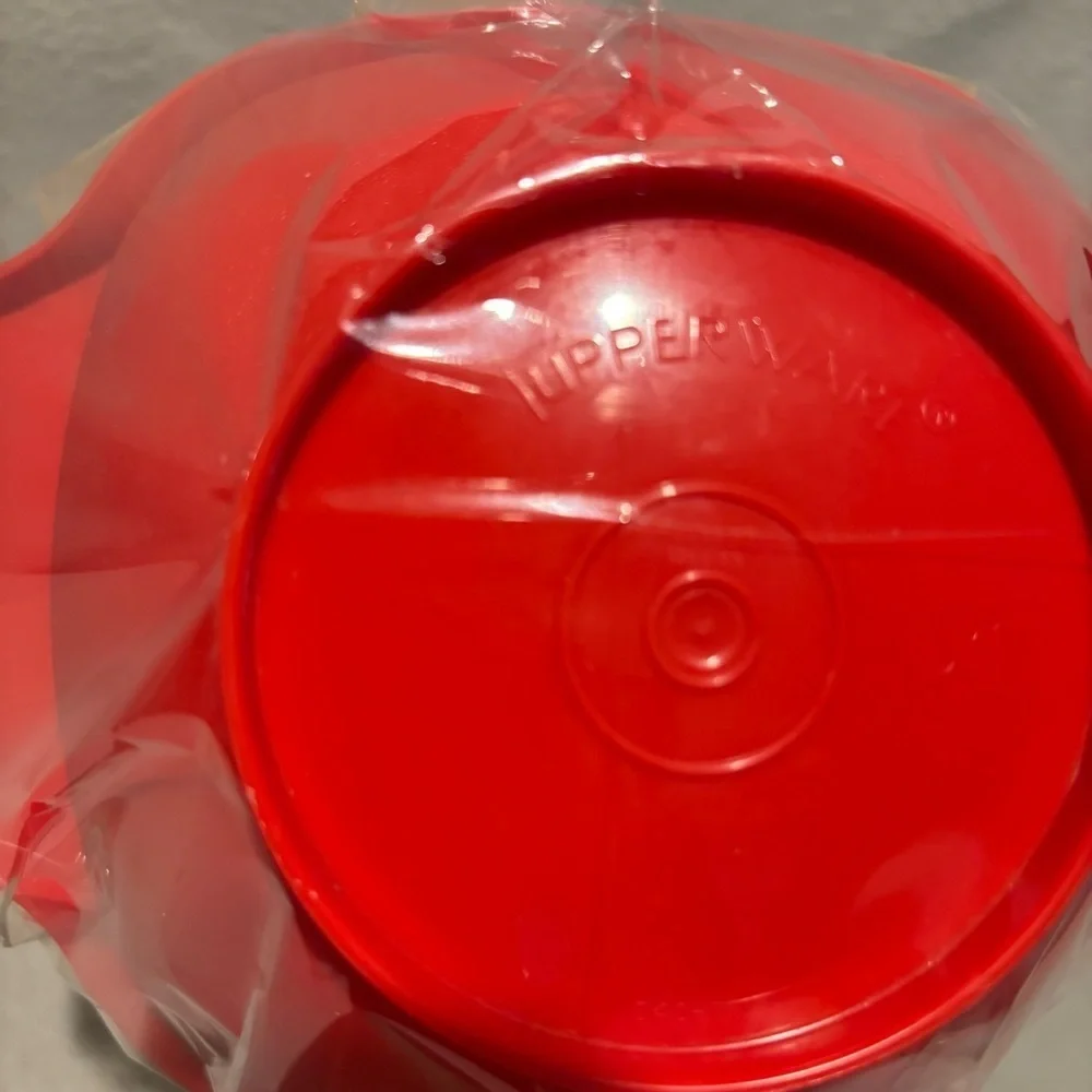 New Tupperware Medium Bowls with Lids yellow and red
